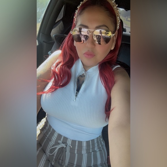 Meet your Posher, Jessica - Picture 1 of 1